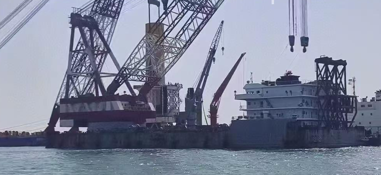 Coastal Coastal 2600-ton A-frame Derrick Crane Vessel