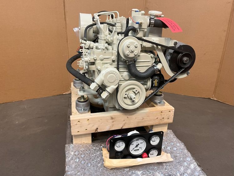 Universal M35 Marine Diesel Engine 30 HP @ 3200 RPM