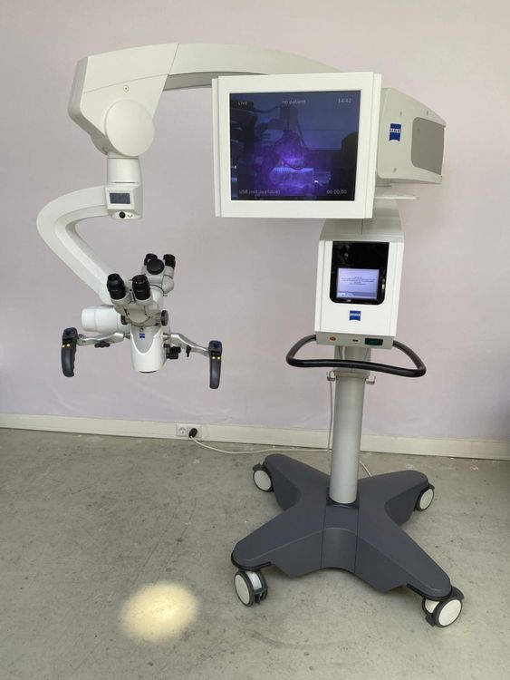 ZEISS OPMI Vario 700 Surgical Microscope