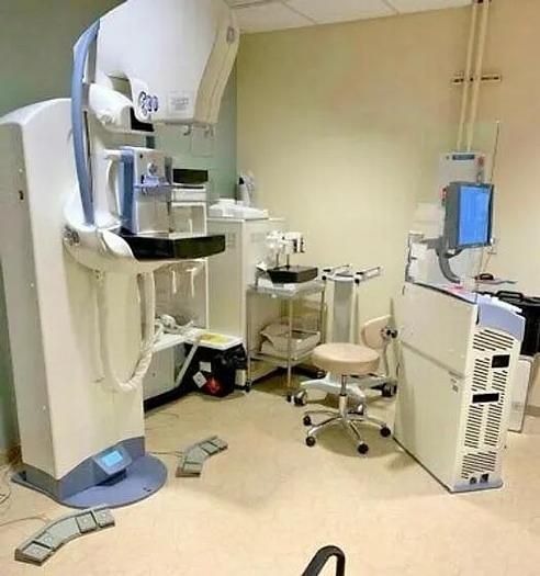 GE Essential Senoclaire 3D w/Tomosynthesis