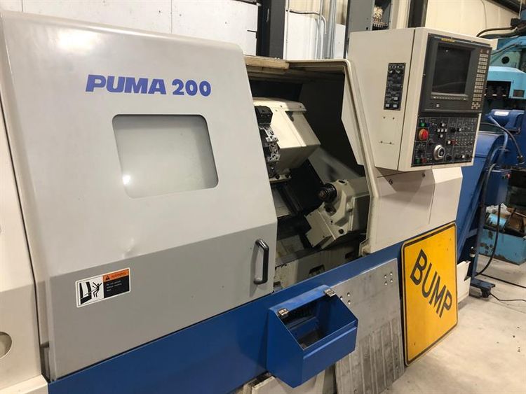 Daewoo FANUC 18T CNC CONTROL 4500 RPM PUMA 200LC CNC TURNING CENTER 2 Axis