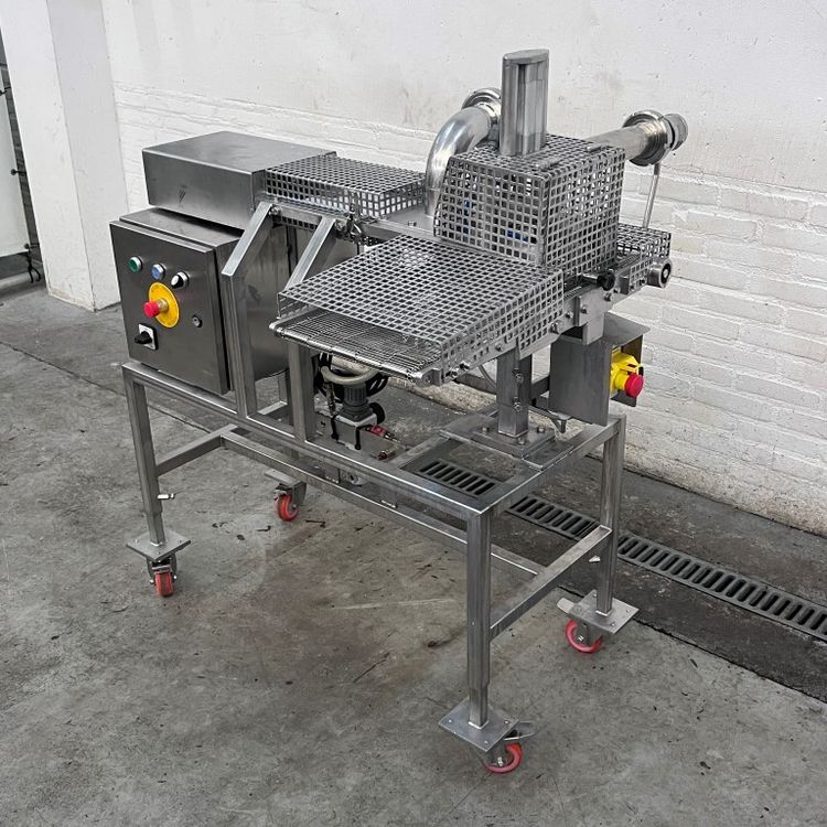 TAP TVM140, Forming machine