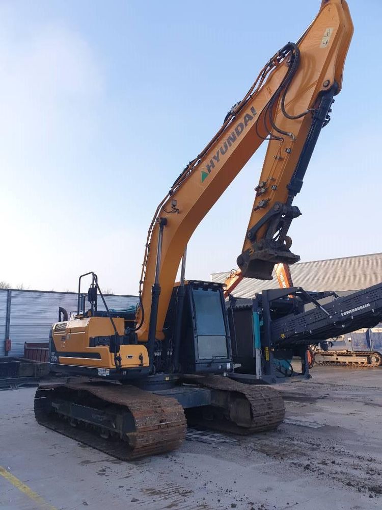 Hyundai HX 220 L Tracked Excavator