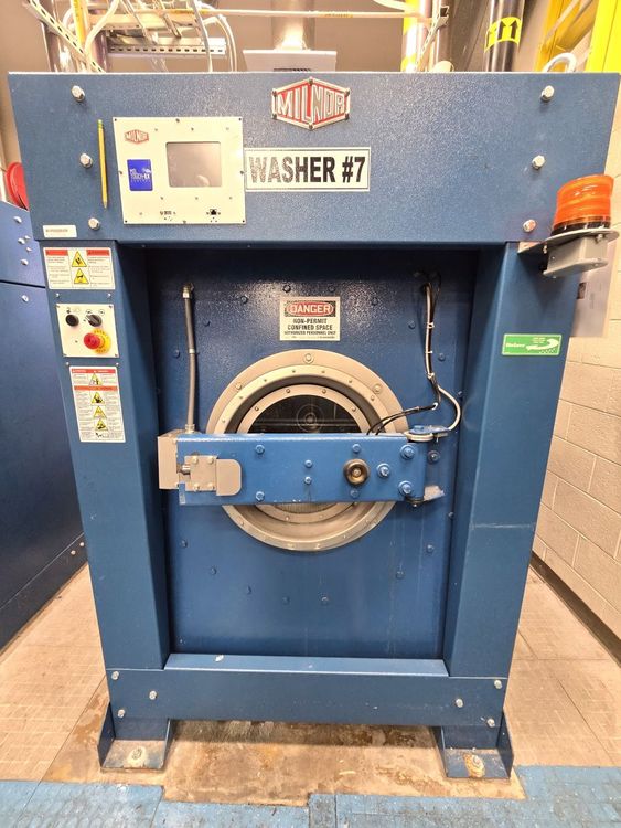 Milnor 36026X8J 100 Lb. Washer Extractor