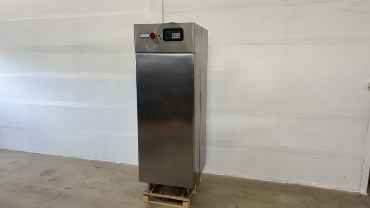 Maturation Cabinet