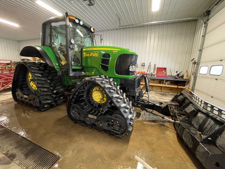 John Deere 7340 With Drag