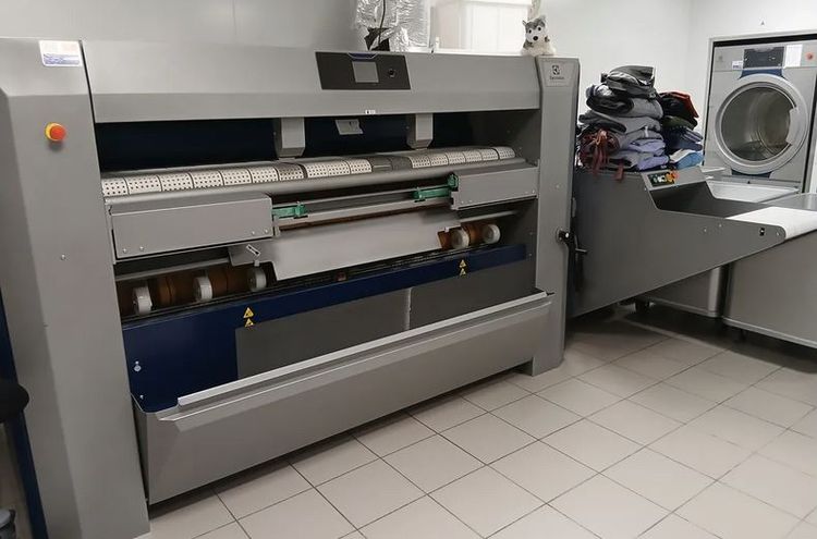 Electrolux IC64819 FFS ironing