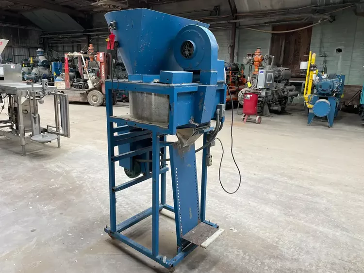 Top Loading Volumetric Ice Bagger