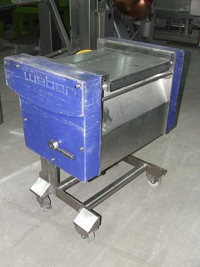 VI 520 Machine for separating skin from meat