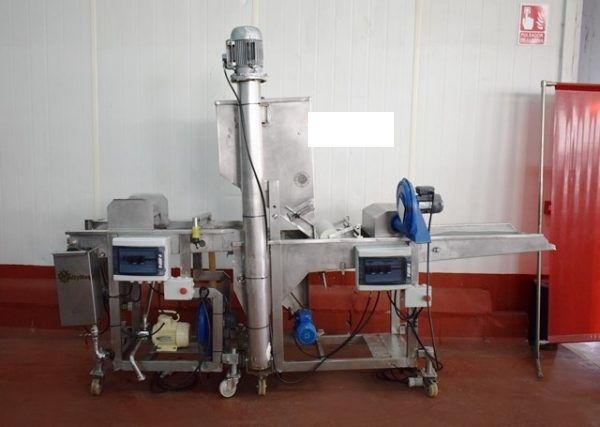 GLUING AND BREADING MACHINE
