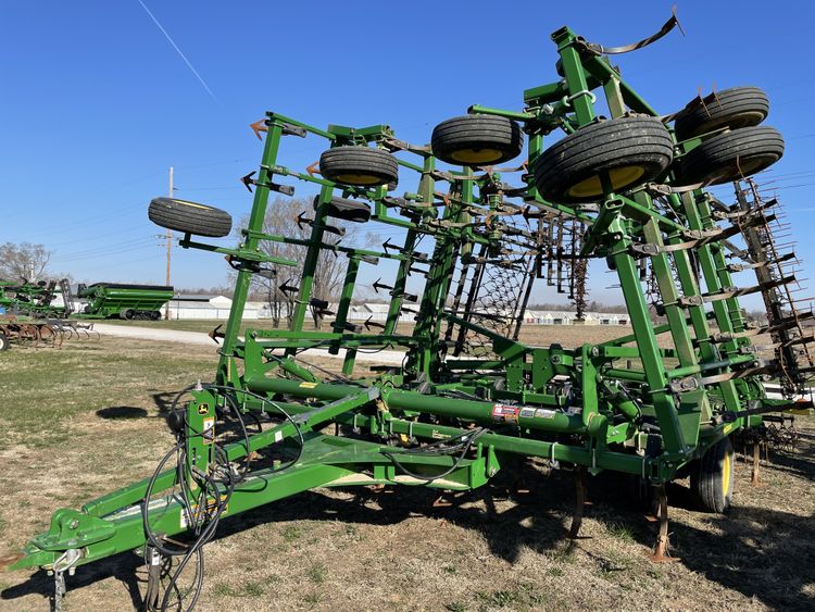 John Deere 2210 Field Cultivators 3310