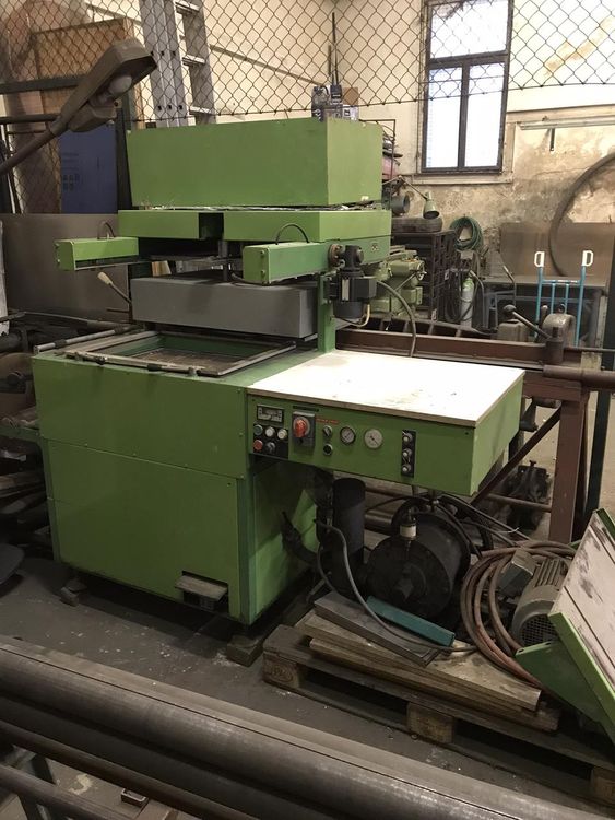 BTV / 11 Vacuum press