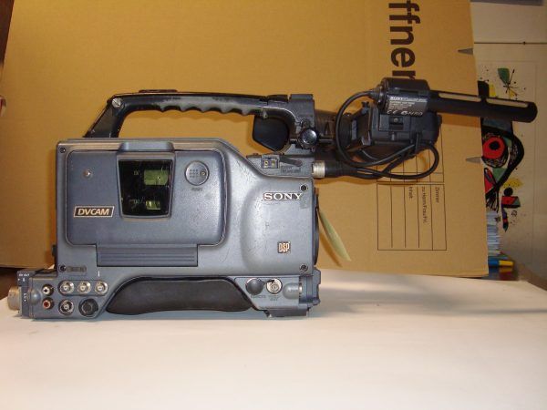Sony DSR-390P Camcorder