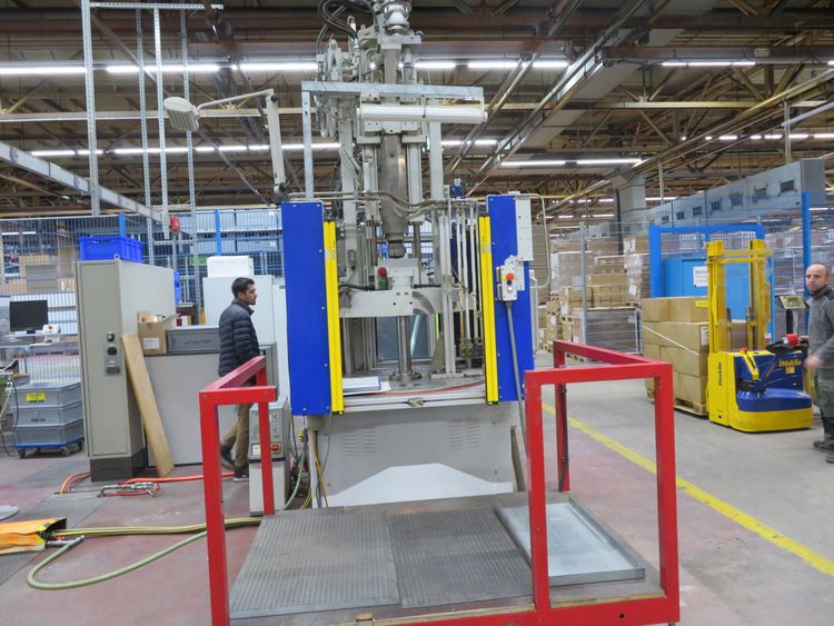 Battenfeld Vertical R 1100/400. 110 T