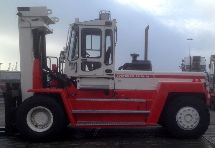 SVETruck 25120-42 Capacity (kg) 25000