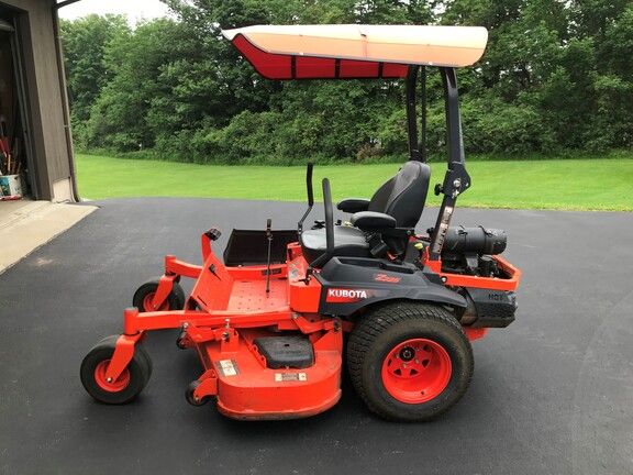 Kubota Z725 Zero-Turn Mowers