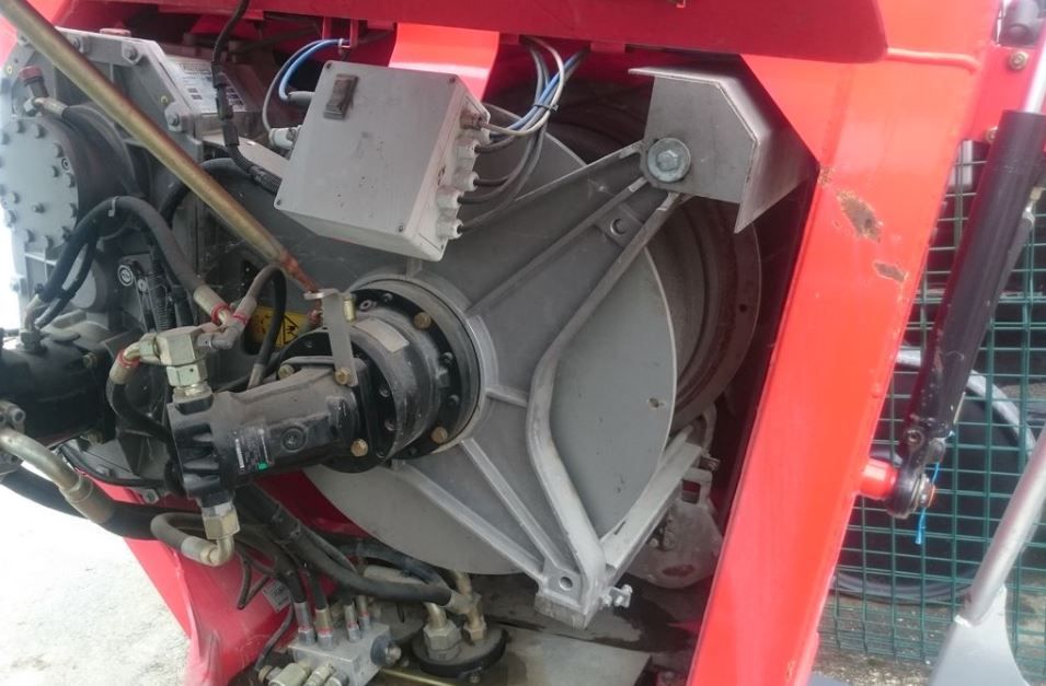 Pistenbully winch for snow groomer PB400