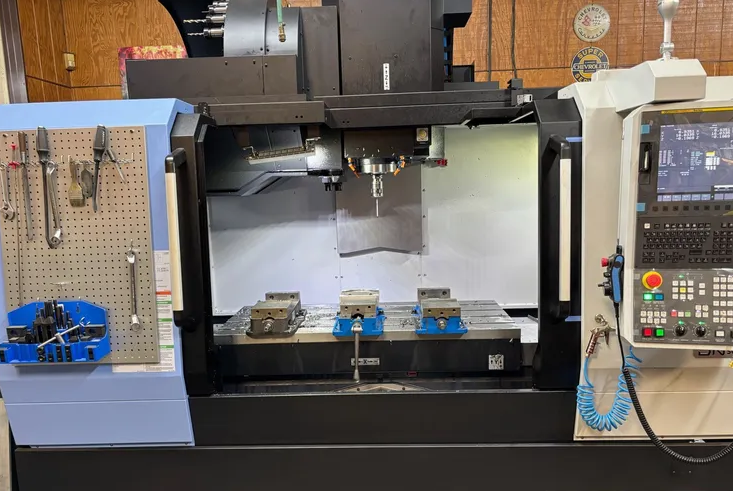 Doosan DN SOLUTIONS DNM-5700 3 Axis