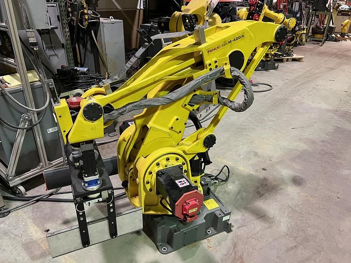 Fanuc M-420iA PALLETIZING ROBOT WITH R30iA CONTROL 4 Axis 40kg