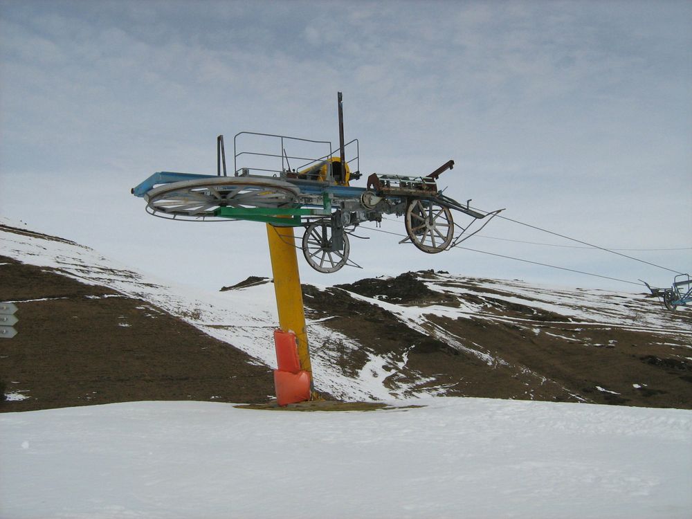 poma-h210-detachable-grip-ski-lift