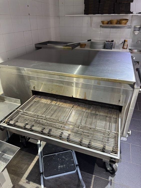 Lincoln Conveyor oven with 80cm gas belt