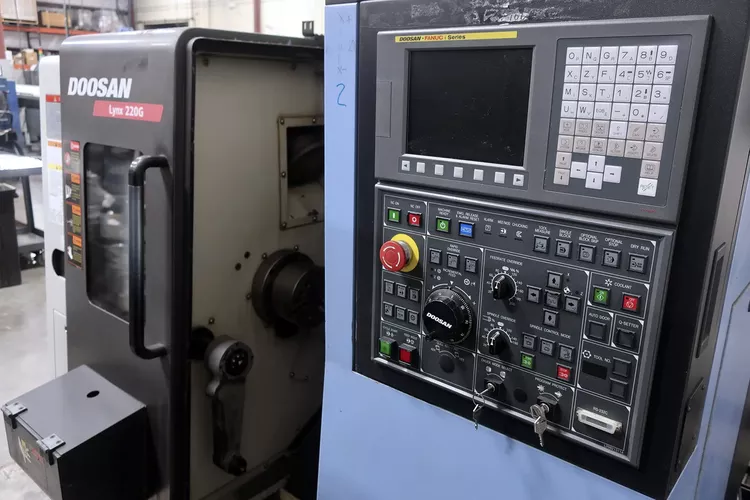 Doosan Fanuc i Series 6,000 RPM Lynx 220G 2 Axis