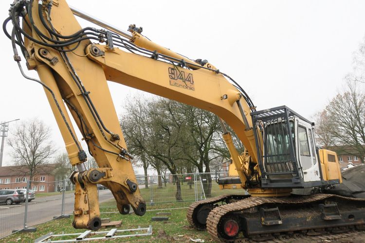 Liebherr R944 HDS Tracked Excavator