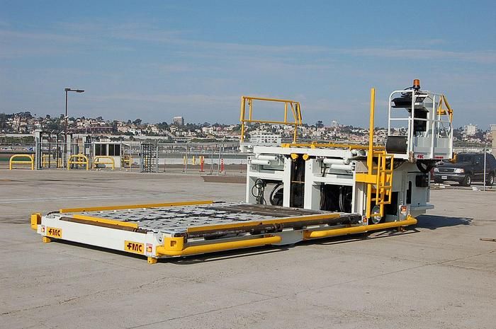 FMC Commander 15 H/W Cargo Loader