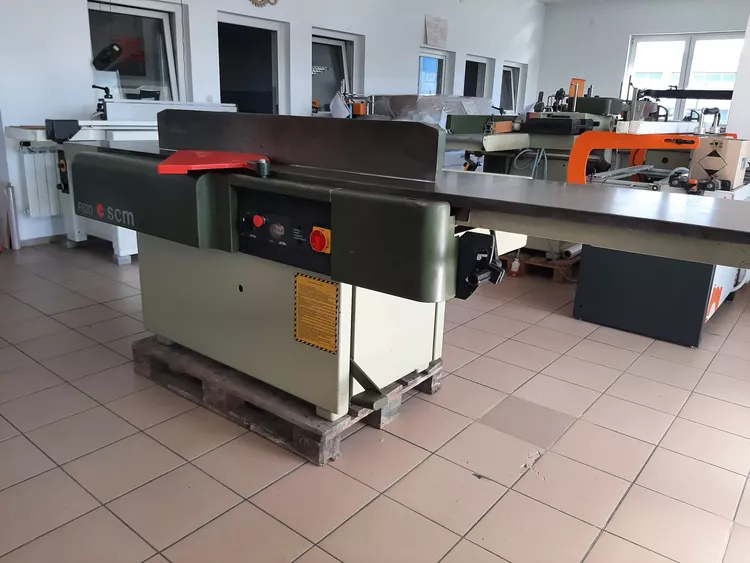 SCM F520
