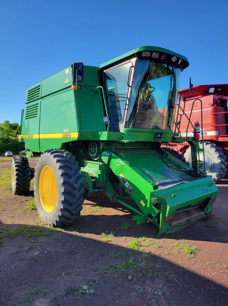 John Deere 9510 Combine