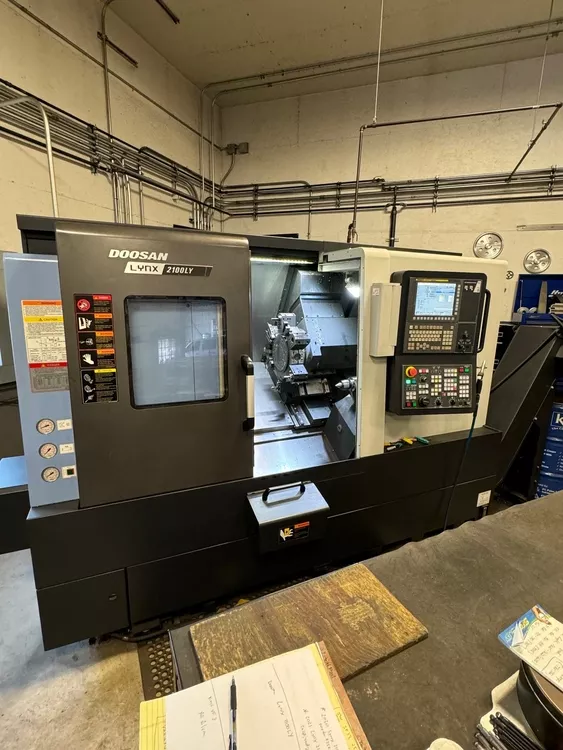 Doosan CNC (Fanuc I Series Control) 4,500 RPM LYNX 2100 LYB 2 Axis