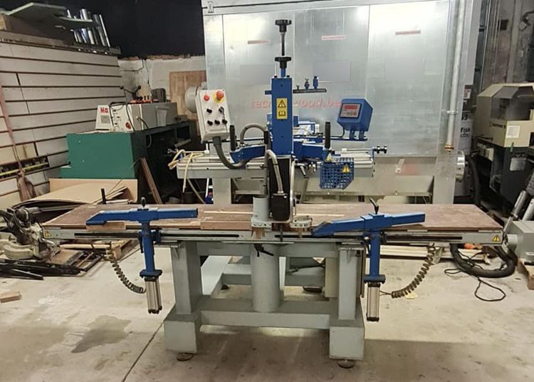 DF100 Router