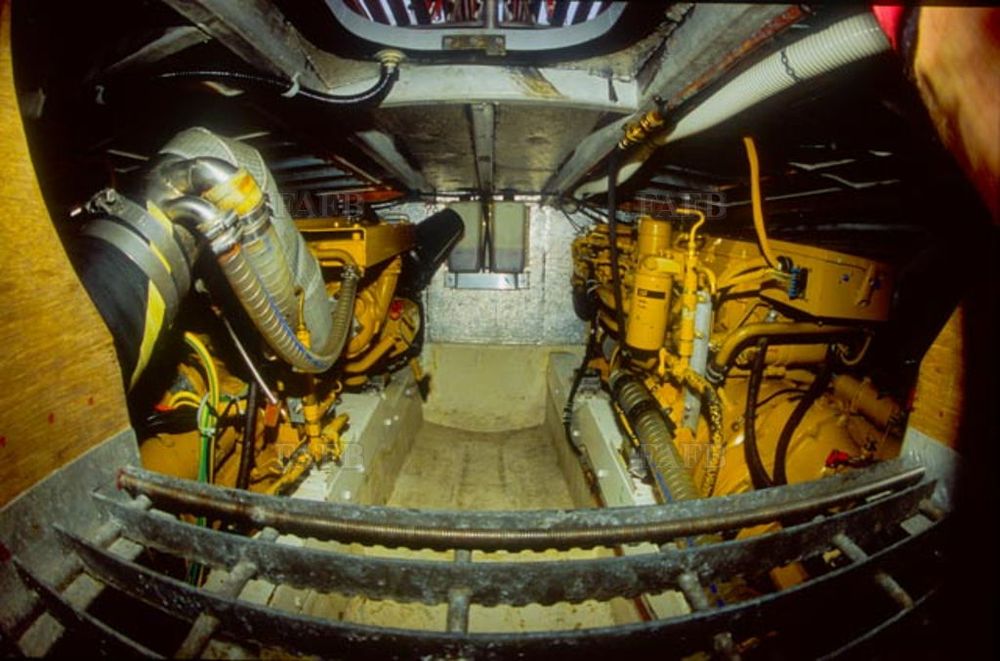 2 Caterpillar 3126 Marine Engines x2 426HP