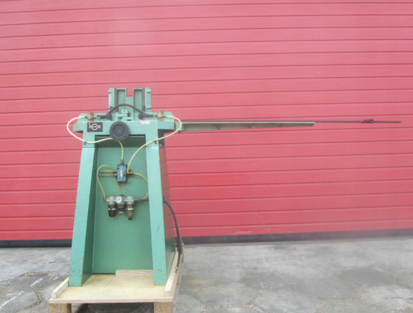 Polzer Guillotine (cutter)