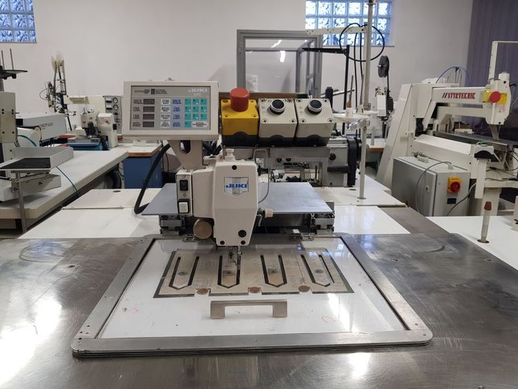 Juki AMS 224C sewing machine
