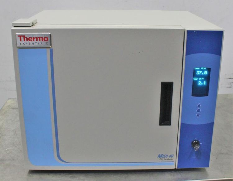 Thermo Scientific 3403 Midi 40 CO2 Incubator