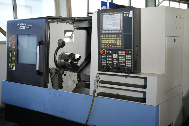 Doosan Fanuc i-Series 5000 rpm LYNX 300 M 2 Axis