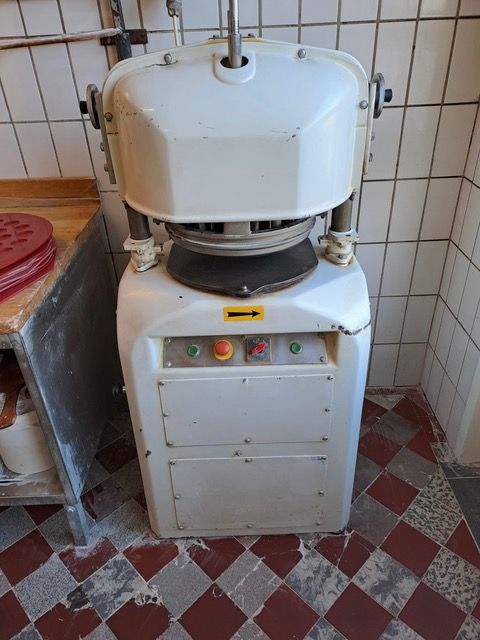 Erika, Record Automat 30, Dough dividing and molding machine