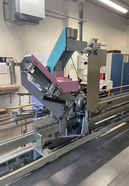 Uster DELTA 110, drawing-in machine