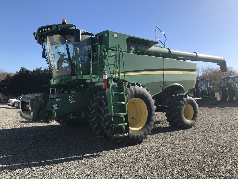 John Deere S680 Combine