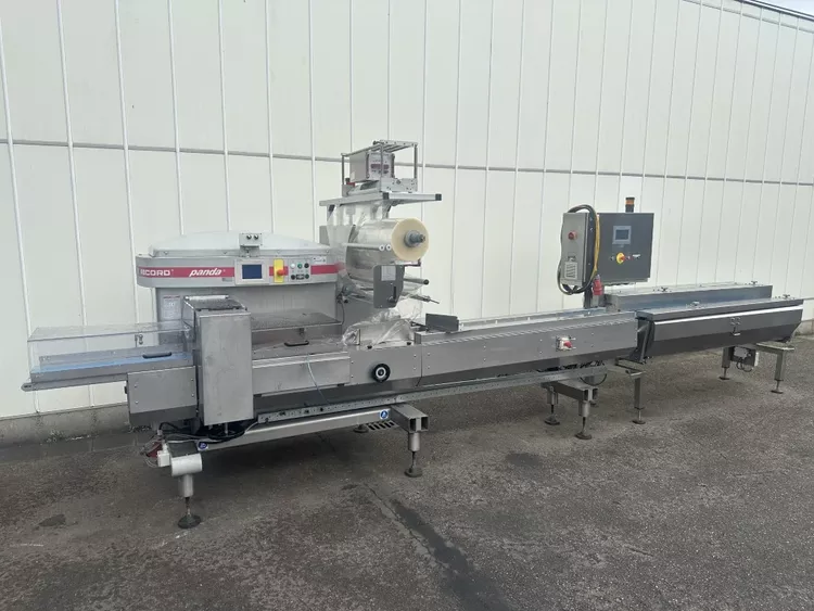 Record Panda E  Flow pack machine with inliner