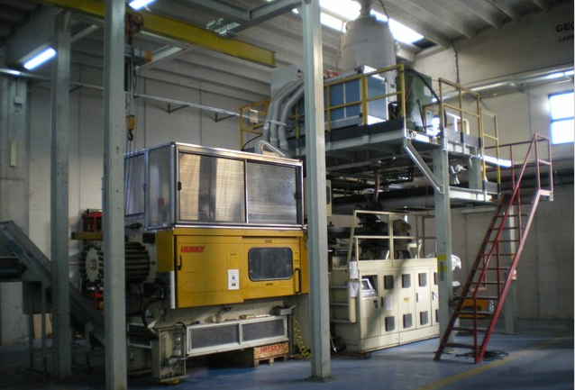 Husky XL225PET Preforming Press