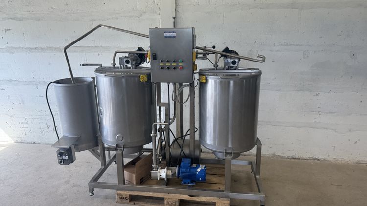Mixer with pump