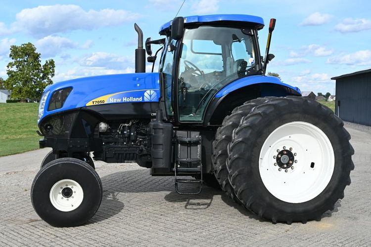 New Holland T7050 Tractor