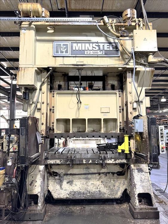 Minster E2-300-72 300 Ton