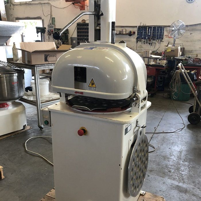 Semi-automatic divider rounder