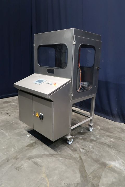 Vormmachine Edammer Kaas forming and pressing Edammer cheese