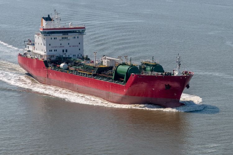 Chemical Tanker Tonnage: 15.200 (t)