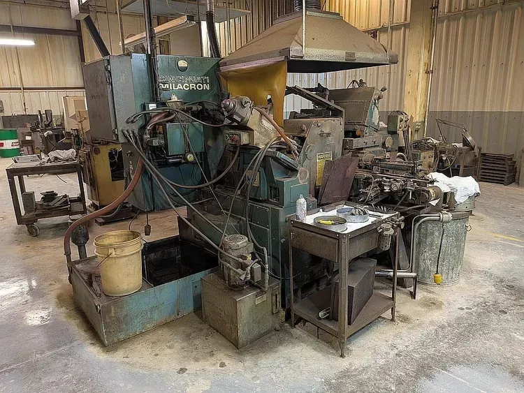 Cincinnati Milacron 220-8