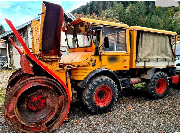 Mercedes Benz 406A unimog snow plow